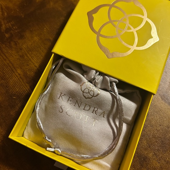 Kendra Scott Elegant Gold Necklace Opal Pendant w/ Box, Dustbag & Bow NEW Gift - Picture 2 of 7